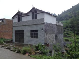 毕节四儿童服毒:冷漠的父母